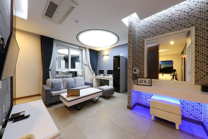 Imagen de la habitación del Hotel Urban Stay. Foto 14