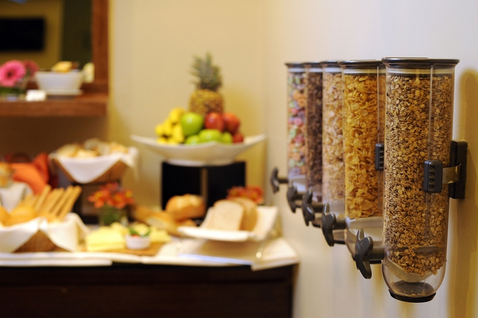 Imagen del bar/restaurante del Hotel Urban Suites Recoleta Boutique. Foto 7