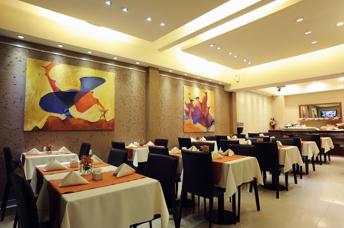 Imagen del bar/restaurante del Hotel Urban Suites Recoleta Boutique. Foto 9