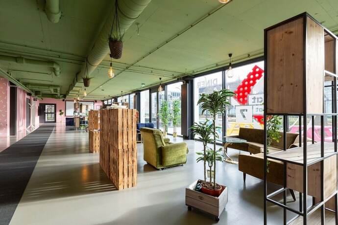 Imagen general del Hotel Urban The Golden Stork. Foto 6