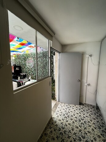 Imagen general del Hotel Urbana Hostel. Foto 3