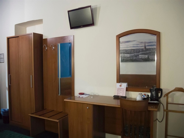 Imagen de la habitación del Hotel Urbani. Foto 4