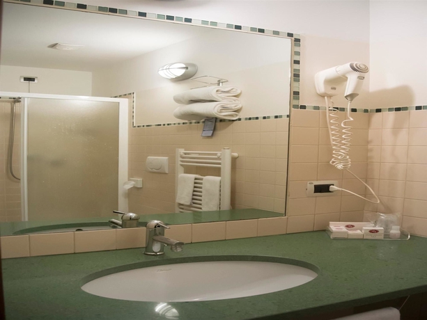 Imagen de la habitación del Hotel Urbani. Foto 6