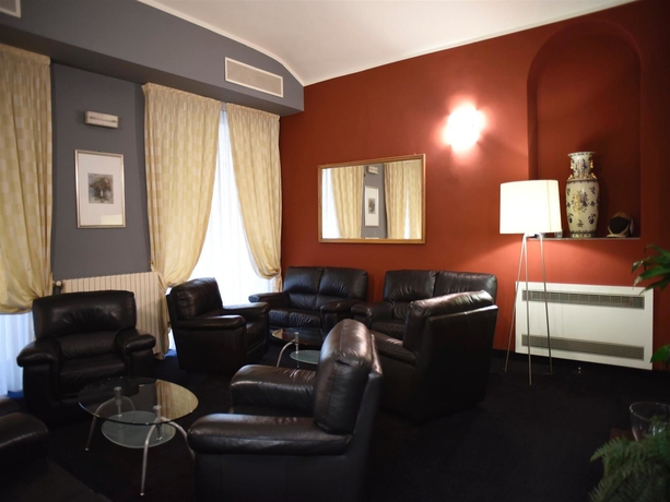 Imagen de los interiores del Hotel Urbani. Foto 10