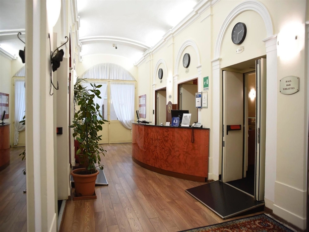 Imagen de los interiores del Hotel Urbani. Foto 14