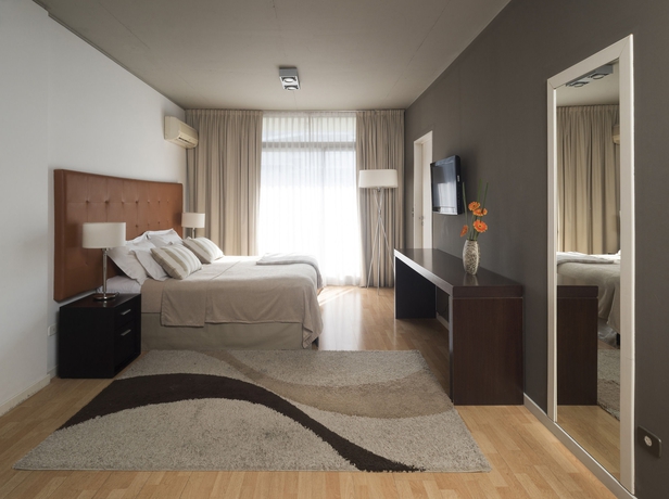 Imagen de la habitación del Hotel Urbanica Suites. Foto 8