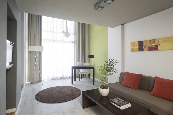 Imagen de la habitación del Hotel Urbanica Suites. Foto 11