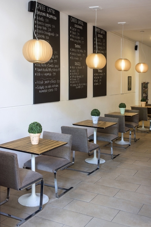 Imagen del bar/restaurante del Hotel Urbanica Suites. Foto 5