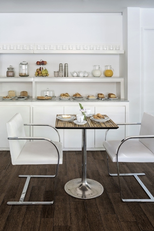 Imagen del bar/restaurante del Hotel Urbanica Suites. Foto 6