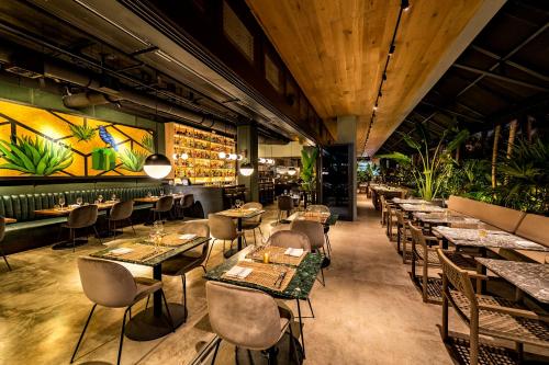 Imagen del bar/restaurante del Hotel Urbanica The Euclid. Foto 3