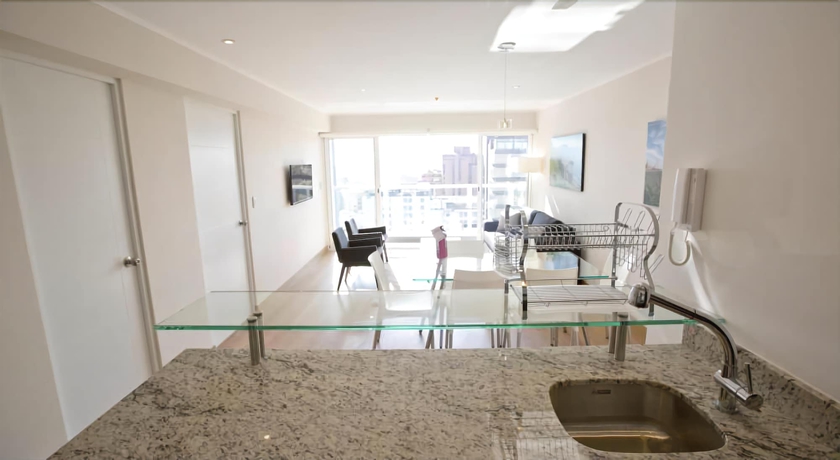 Imagen de la habitación del Hotel Urbano Apartments Miraflores Pardo. Foto 14