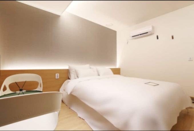 Imagen general del Hotel Urbanstay. Foto 16