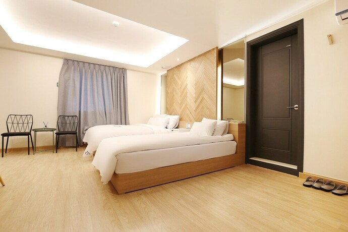 Imagen de la habitación del Hotel Urbanstay. Foto 21