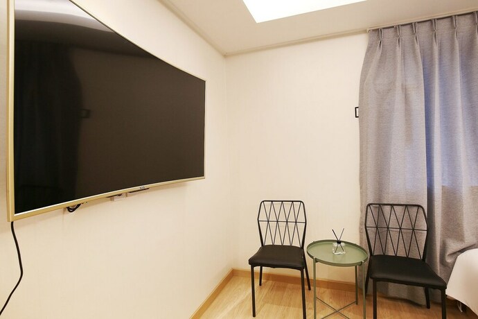 Imagen de la habitación del Hotel Urbanstay. Foto 23