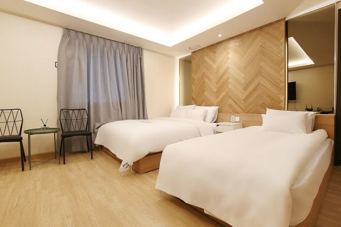 Imagen de la habitación del Hotel Urbanstay. Foto 26