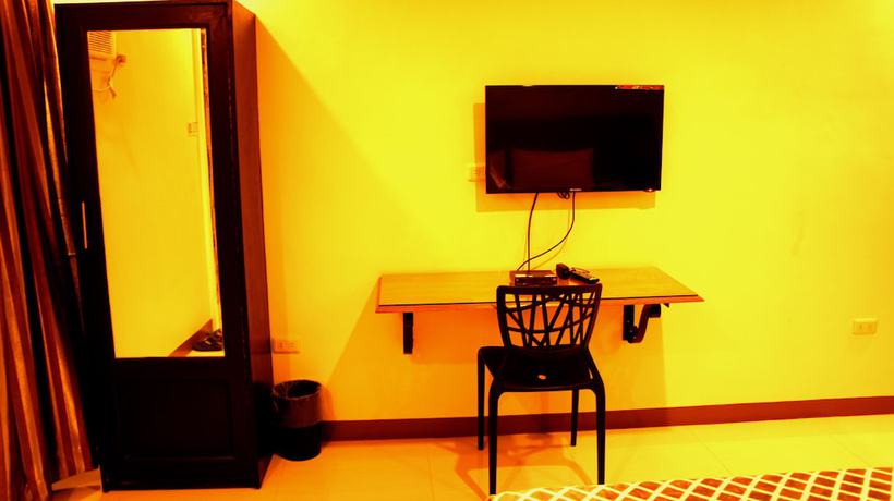 Imagen de la habitación del Hotel Urbantel. Foto 5