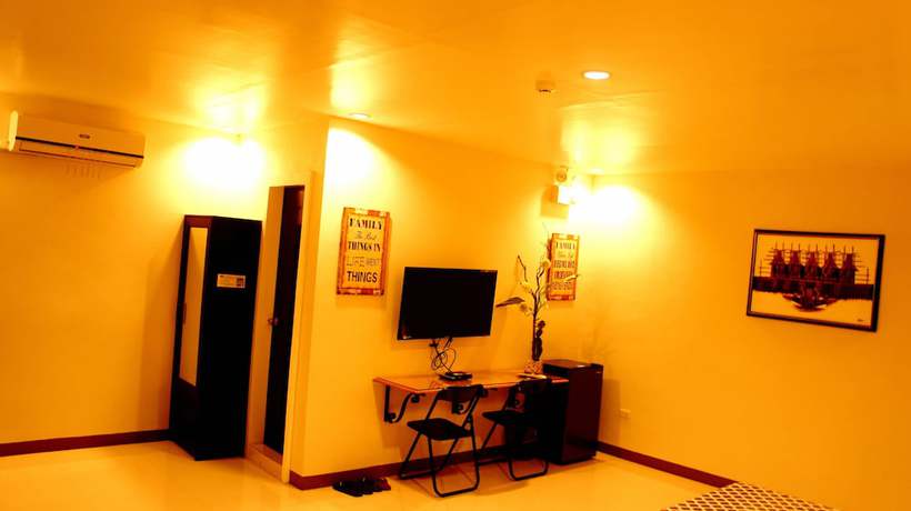 Imagen de la habitación del Hotel Urbantel. Foto 14