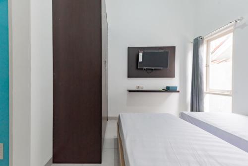 Imagen de la habitación del Hotel Urbanview Damai Residence Sutawinangun. Foto 18