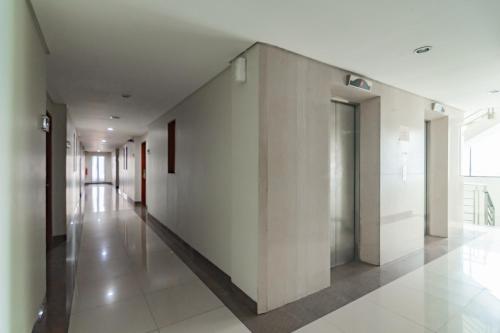 Imagen general del Hotel Urbanview Newton Riau Bandung by RedDoorz. Foto 3