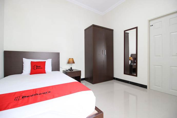 Imagen de la habitación del Hotel Urbanview Syariah Casa Azmya Yogyakarta. Foto 3