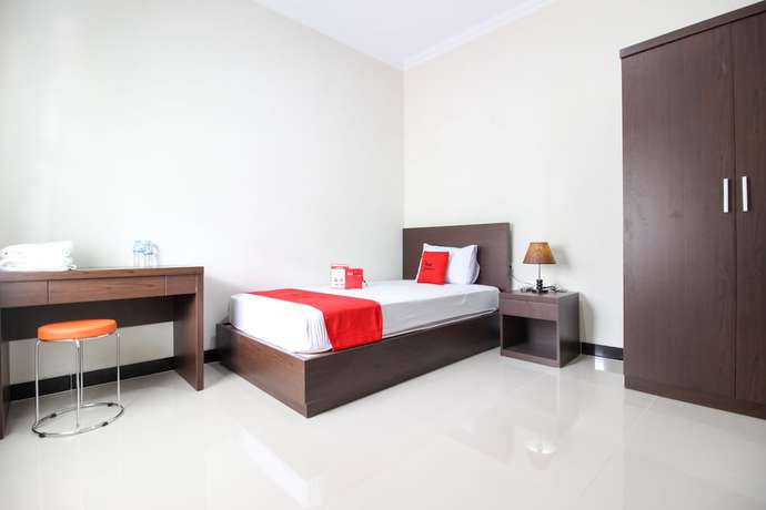 Imagen de la habitación del Hotel Urbanview Syariah Casa Azmya Yogyakarta. Foto 19