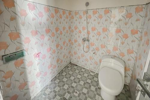 Imagen de la habitación del Hotel Urbanview Tirtamaya Jaya Indah Indramayu. Foto 1