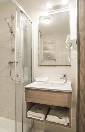 Imagen de la habitación del Hotel Urbi. Foto 19