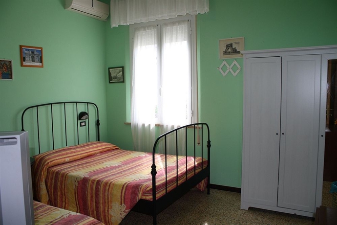 Imagen de la habitación del Hotel Urbinati. Foto 7