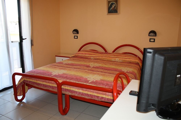 Imagen de la habitación del Hotel Urbinati. Foto 8
