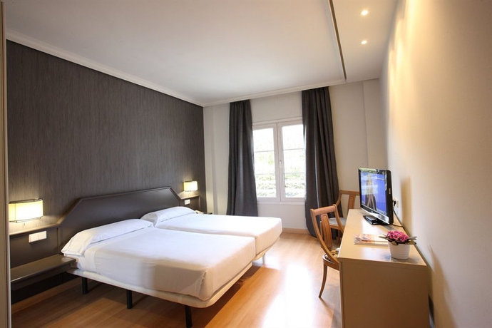 Imagen de la habitación del Hotel Urdanibia Park. Foto 6