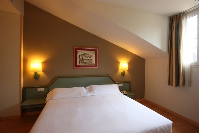 Imagen de la habitación del Hotel Urdanibia Park. Foto 8