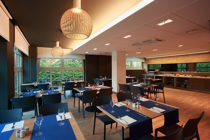 Imagen del bar/restaurante del Hotel Urdanibia Park. Foto 4