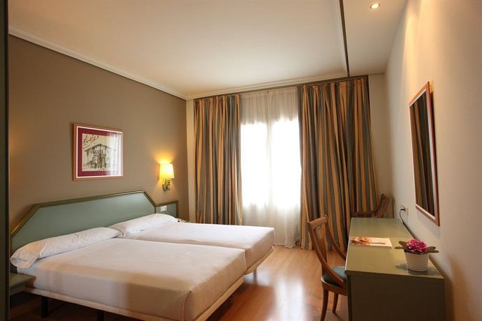 Imagen de la habitación del Hotel Urdanibia Park. Foto 9