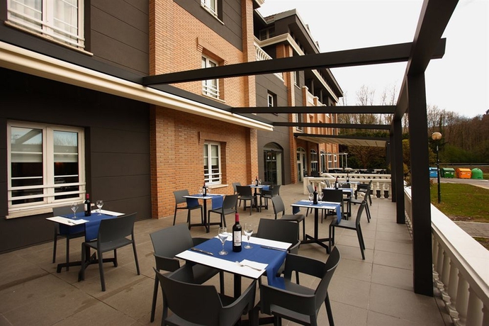 Imagen del bar/restaurante del Hotel Urdanibia Park. Foto 5