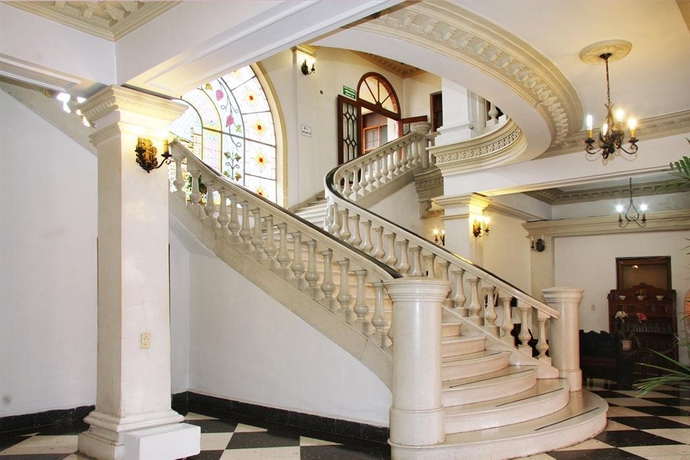 Imagen de los interiores del Hotel Urdinola. Foto 7