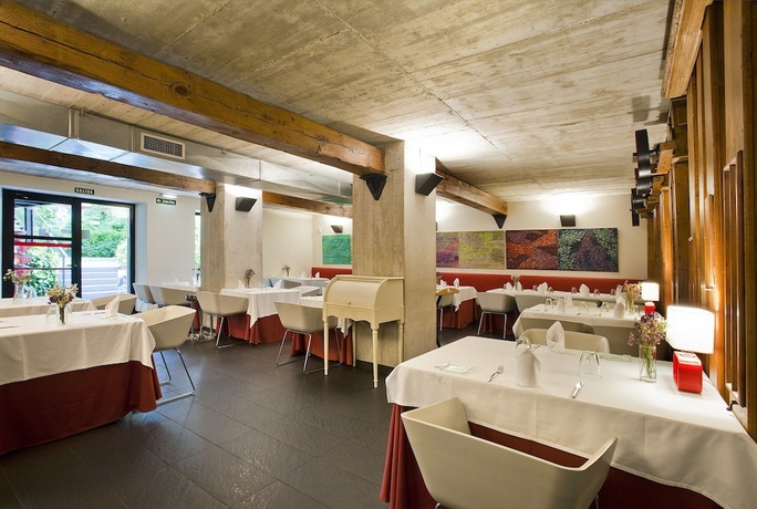 Imagen del bar/restaurante del Hotel Ureder. Foto 3