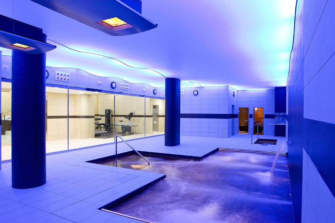 Imagen de la piscina del Hotel Urh Ciutat De Mataró. Foto 16