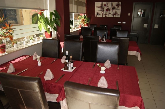 Imagen del bar/restaurante del Hotel Urh Excelsior. Foto 3