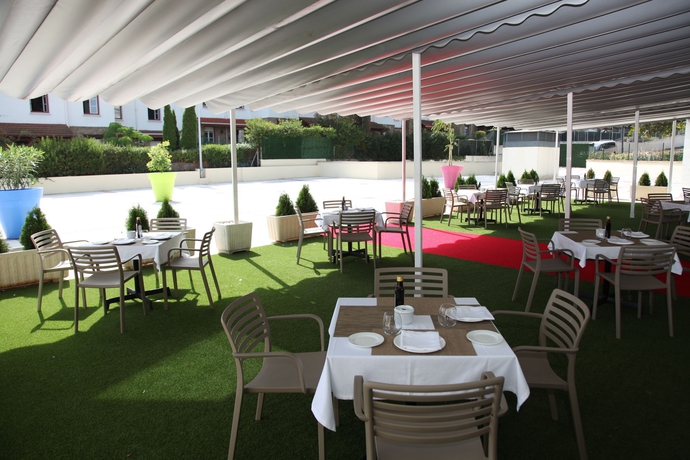 Imagen del bar/restaurante del Hotel Urh Palacio De Oriol. Foto 2