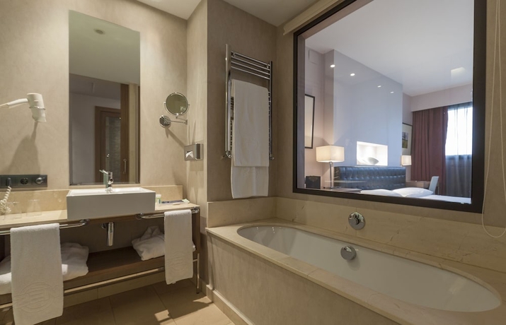 Imagen de la habitación del Hotel Urh Zen Balagares. Foto 11