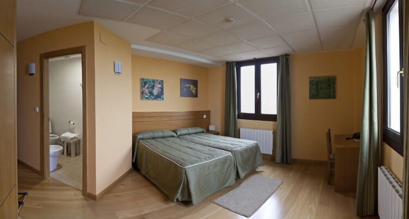 Imagen de la habitación del Hotel Urkiola Hotela. Foto 13