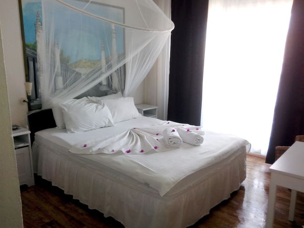 Imagen de la habitación del Hotel Urkmez. Foto 10