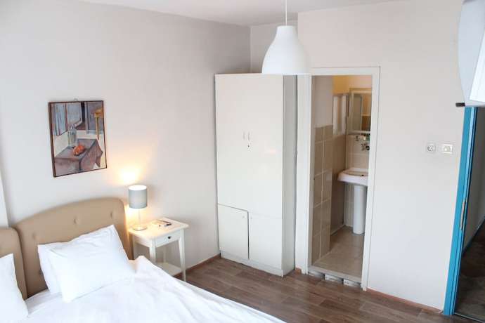 Imagen de la habitación del Hotel Urkmez. Foto 13