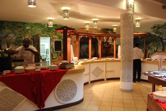 Imagen del bar/restaurante del Hotel Uroa Bay Beach Resort. Foto 3