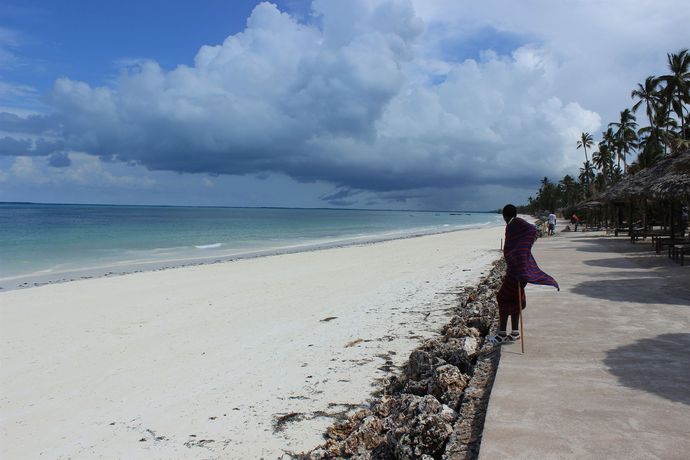 Imagen de los exteriores del Hotel Uroa Bay Beach Resort. Foto 9