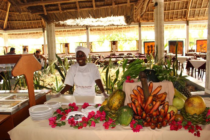 Imagen del bar/restaurante del Hotel Uroa Bay Beach Resort. Foto 4