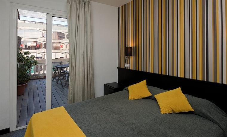 Imagen de la habitación del Hotel Urquinaona. Foto 9