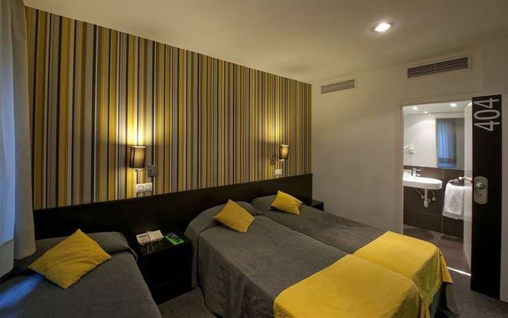 Imagen de la habitación del Hotel Urquinaona. Foto 10