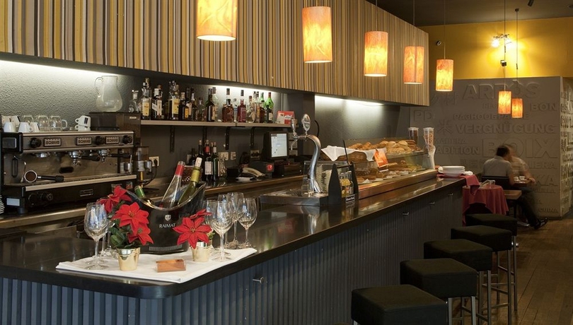 Imagen del bar/restaurante del Hotel Urquinaona. Foto 4