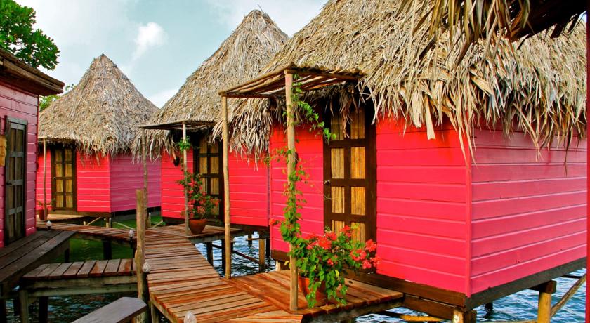 Imagen de los exteriores del Hotel Urraca Private Island Eco Lodge. Foto 6